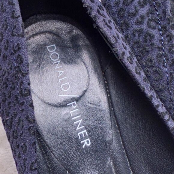 Donald Pliner Navy Suede Leopard Print Square Toe Block Heel Pumps Womens Size 7 - Picture 13 of 16